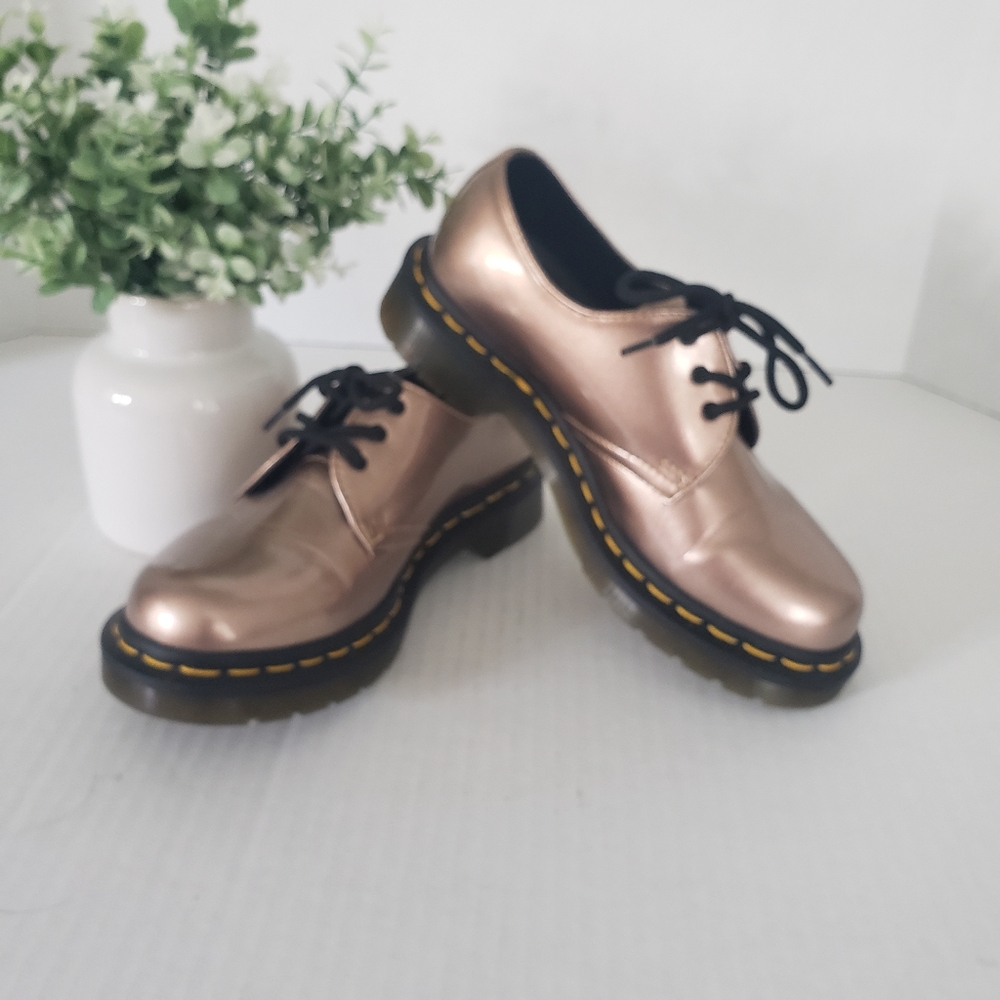 Dr. Martens Rose Gold Chrome Metallic Oxford Lace Up Shoes Size 6 Like New